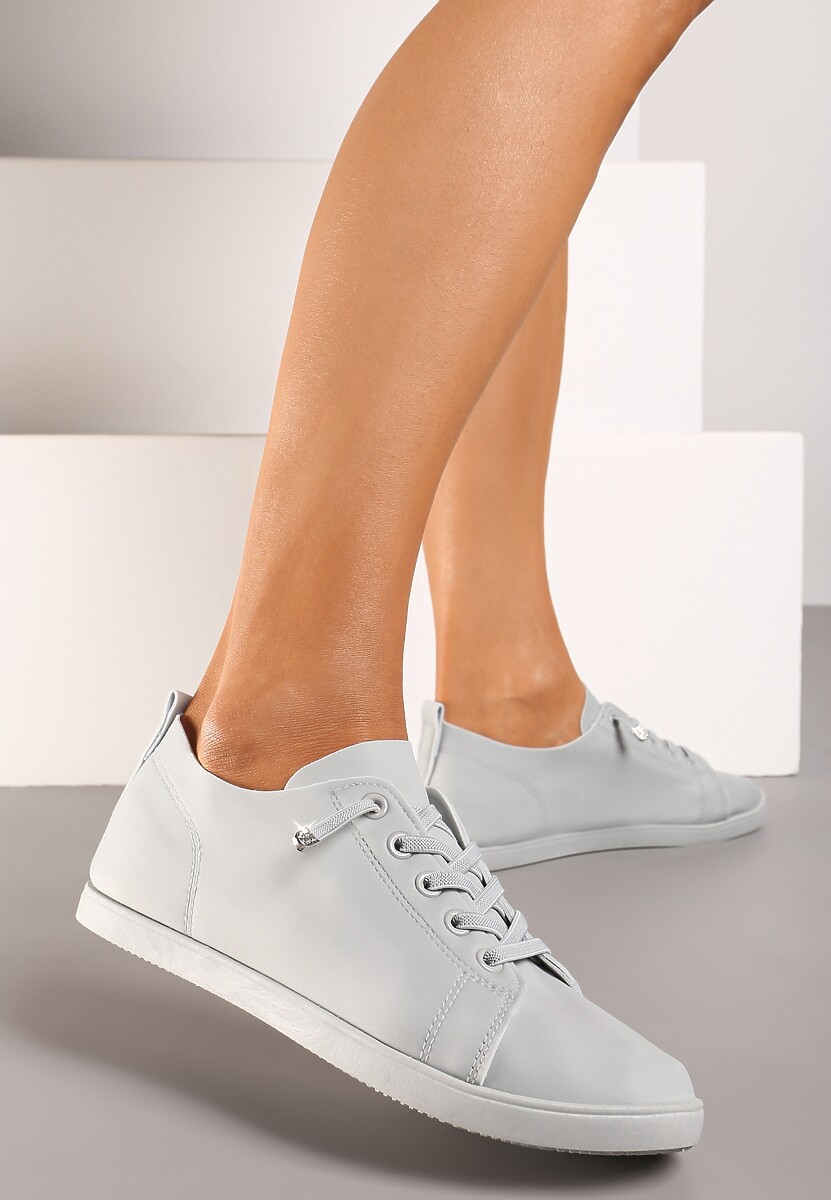 Szare Sznurowane Tenisówki z Ozdobnymi Cyrkoniami na Płaskiej Podeszwie Iiloeva