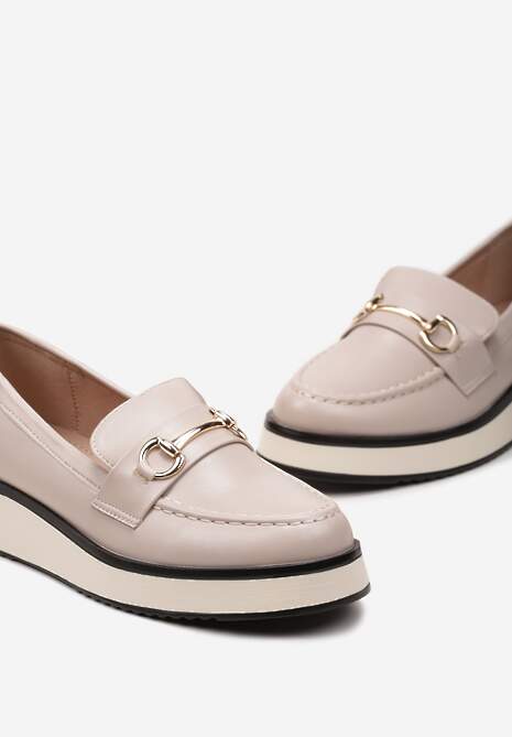 Beżowe Półbuty z Imitacji Skóry na Niskiej Platformie z Metaliczną Klamrą Cerulia