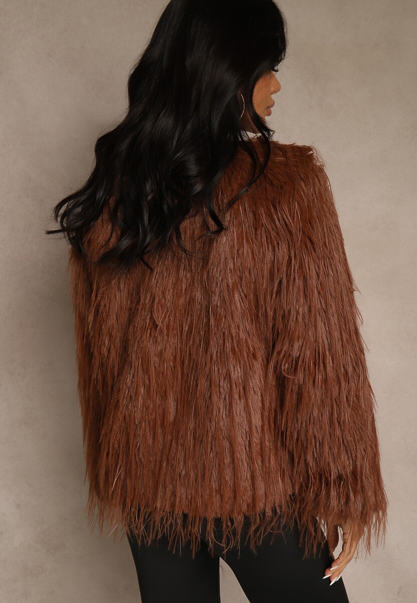 Brązowa Futerkowa Kurtka o Prostym Kroju z Zapięciem na Haftki Sialithiel