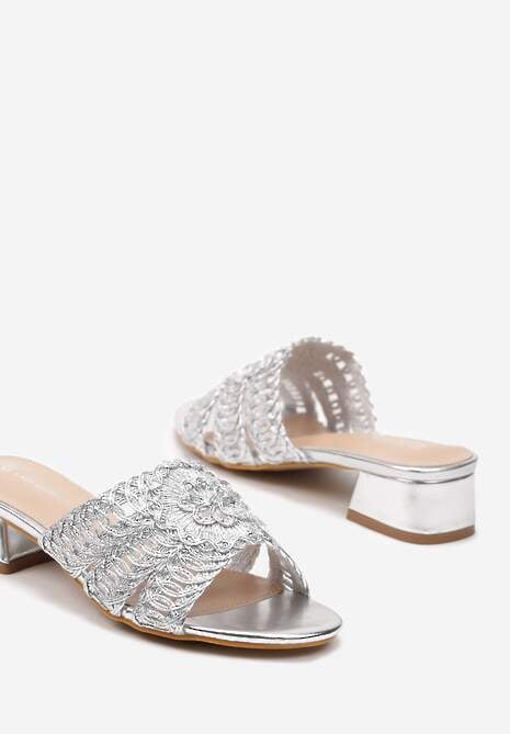Srebrne Klapki na Niskim Obcasie z Szerokim Ozdobnym Paskiem z Plecionki Starphina
