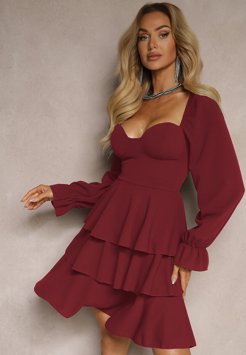 Bordowa Sukienka o Rozkloszowanym Kroju z Falbanami i Bufiastymi Rękawami Semiella