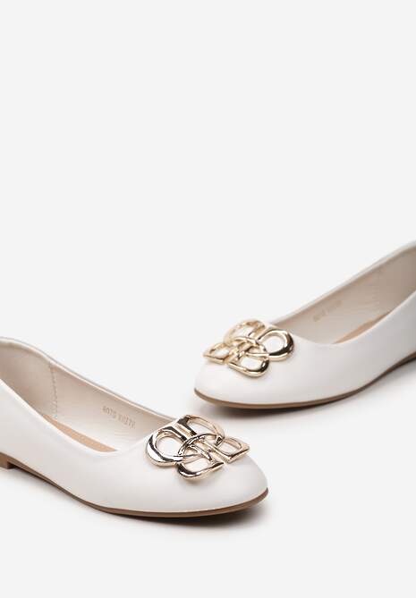 Białe Balerinki Klasyczne Wsuwane ze Złotą Ozdobą z Metalu Tarins