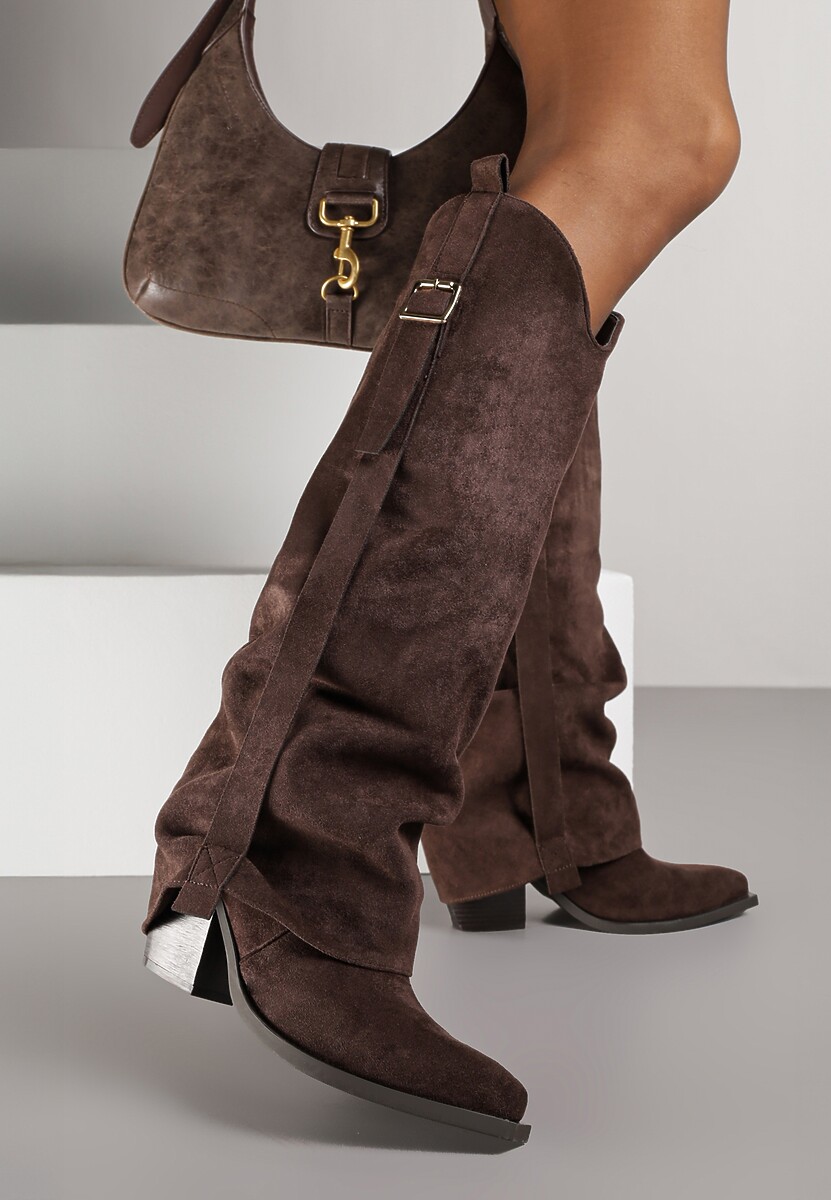 Ciemnobrązowe Kozaki na Stożku Typu Kowbojki Ozdobione Klamrą i Wywiniętą Cholewką Nalirella