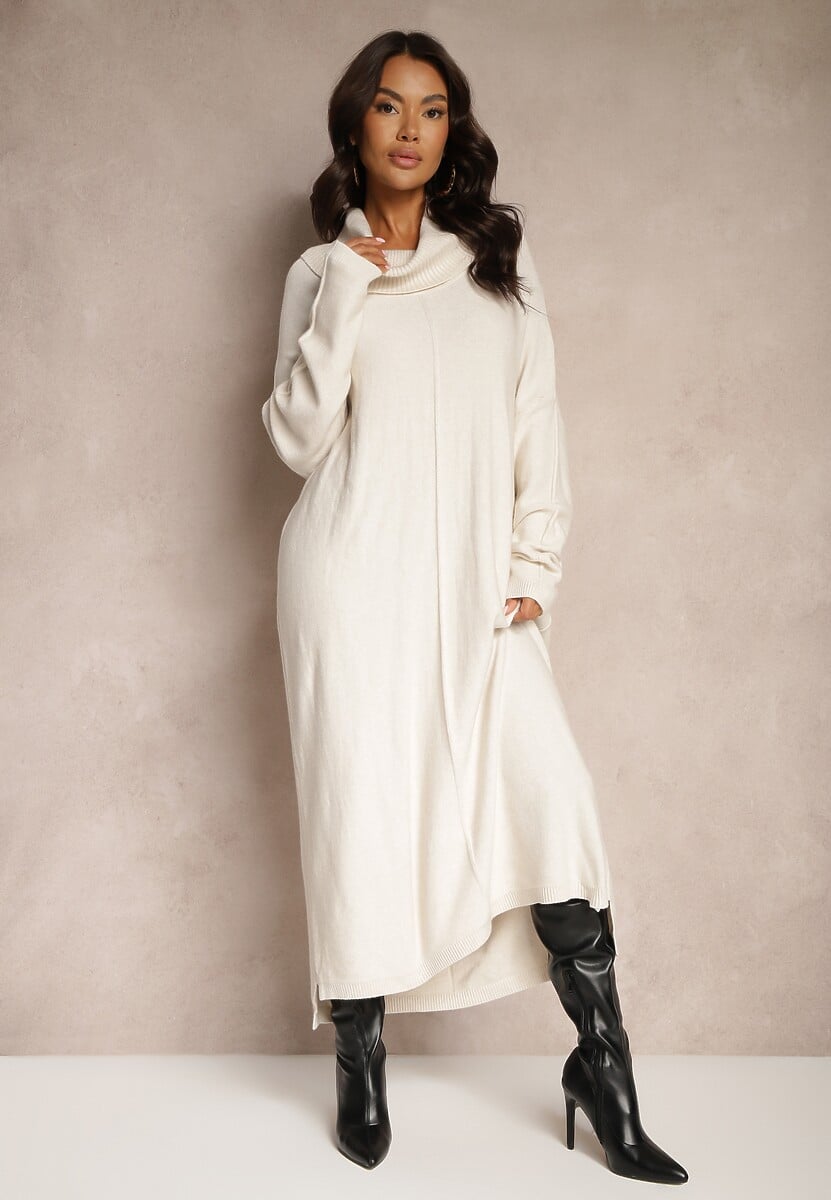 Jasnobeżowa Sweterkowa Sukienka z Wiskozą z Golfem i Eleganckimi Rozcięciami Elettrina