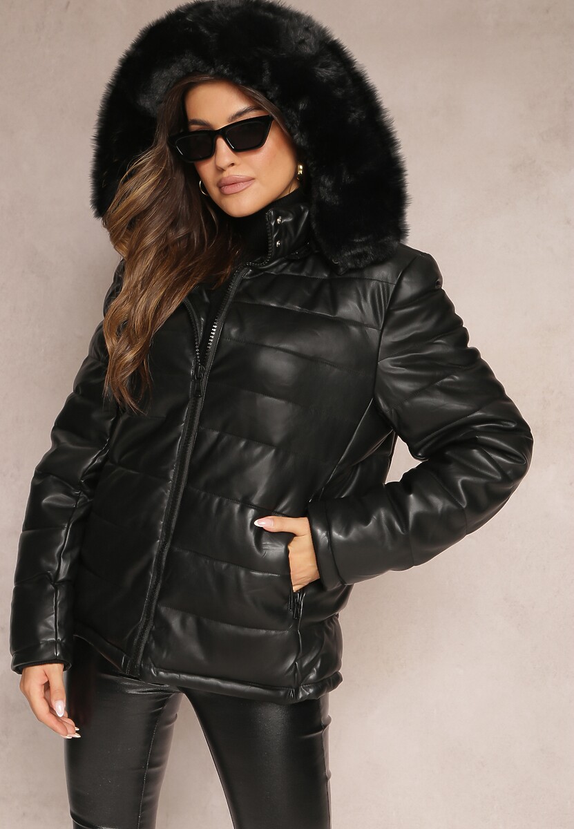 Czarna Kurtka z Klasycznym Pikowaniem i Kapturem z Futerkiem Tadessene