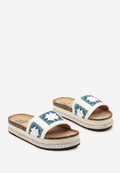 Białe Klapki Ozdobione Metaliczną Nitką na Platformie Vabia