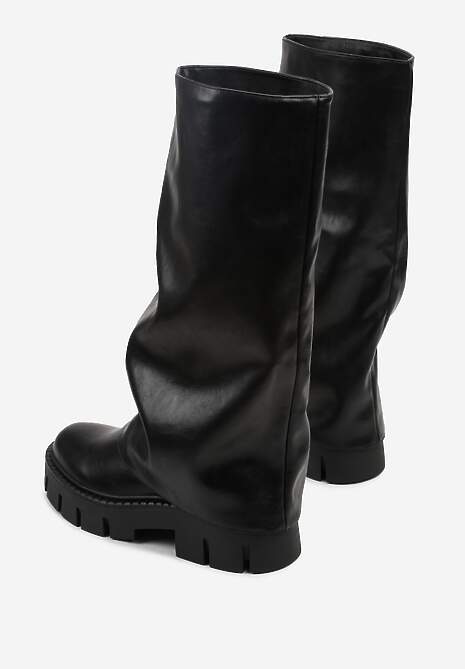 Czarne Kozaki z Wywiniętą Cholewką na Podeszwie ze Żłobieniami Eseana