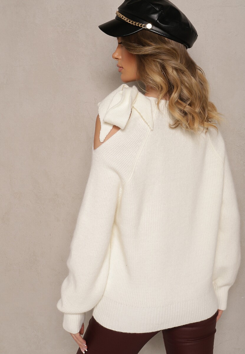 Biały Sweter z Ozdobnym Wiązaniem i Wycięciem na Ramieniu Eledi