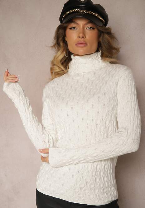 Jasnobeżowy Golf z Wiskozą w Tłoczony Wzór Przeszyty Metaliczną Nitką Neldora