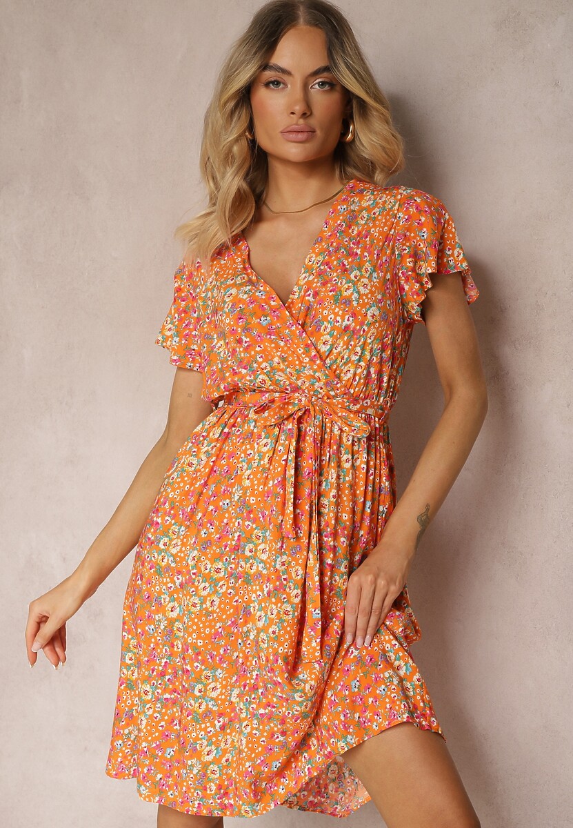 Różowa Sukienka z Wiskozy z Kopertowym Dekoltem Wykończona Gumką w Pasie i Sznurkiem Abrolea