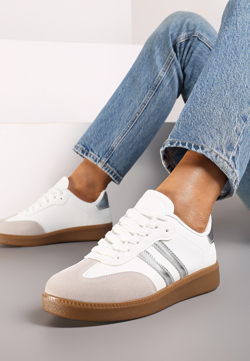 Srebrne Sneakersy na Płaskiej Podeszwie z Geometrycznym Zdobieniem Irinis