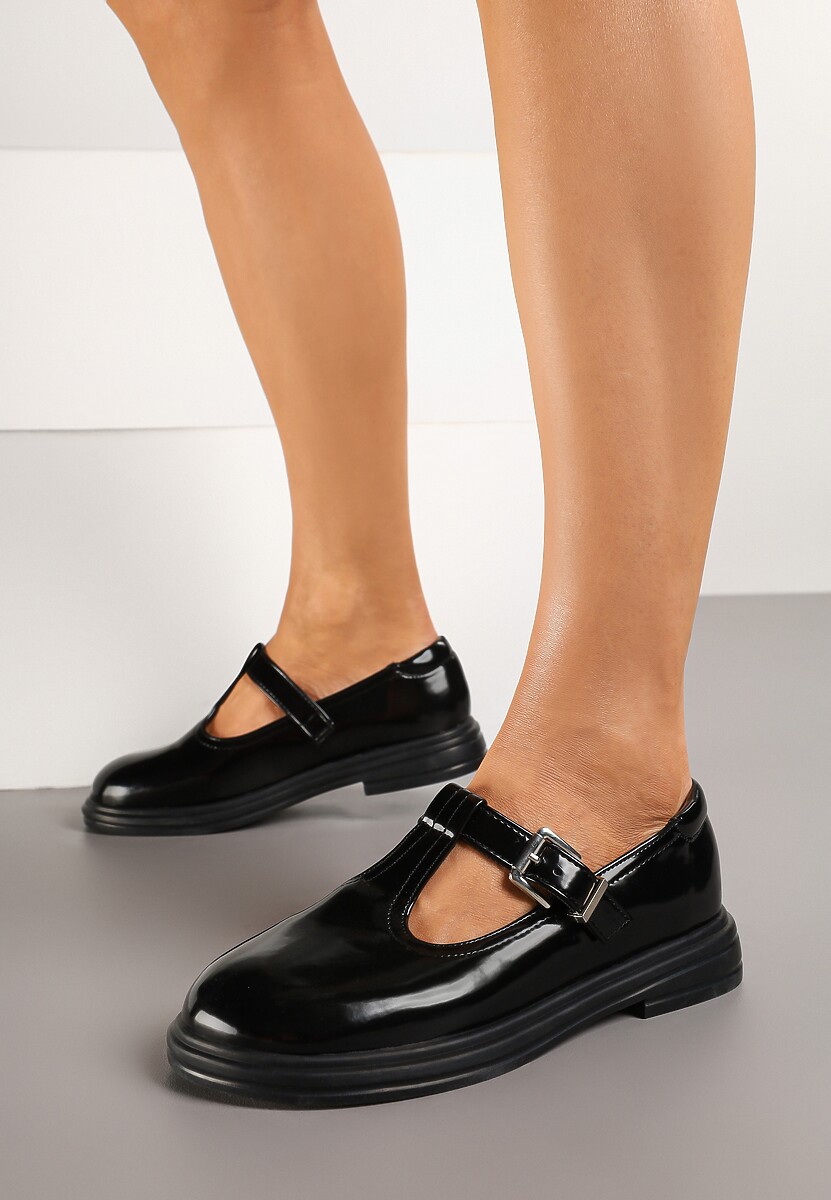 Czarne Półbuty z Lakierowanym Wykończeniem Zapinane na Sprzączkę Avatria