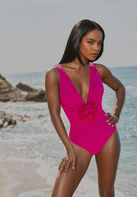 Fuksjowy Strój Kąpielowy Jednoczęściowy Ozdobiony Aplikacją Kwiatu 3D z Usztywnieniem Seliris