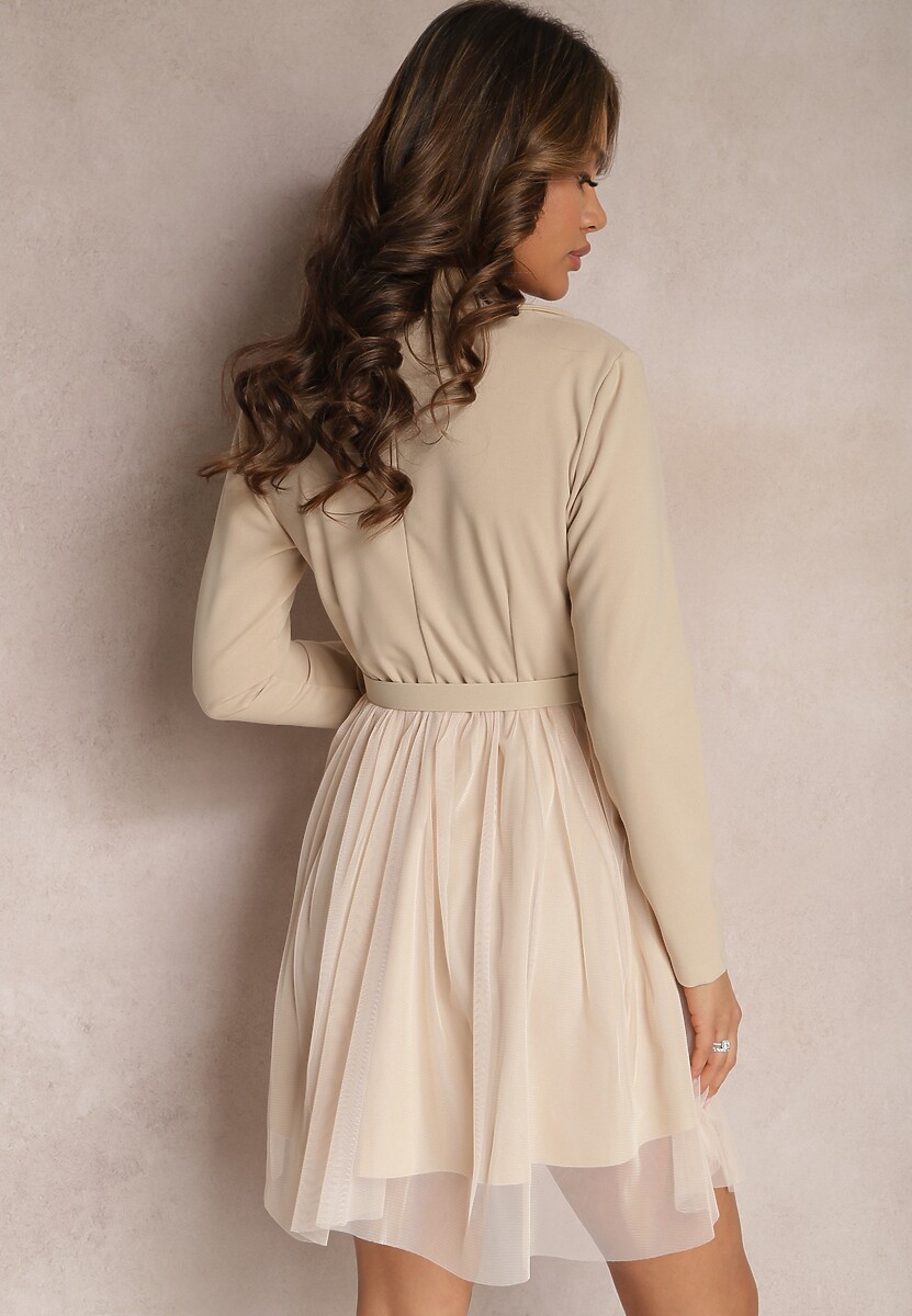 Jasnobeżowa Sukienka z Kopertowym Dekoltem i Tiulowym Dołem z Paskiem Kailana