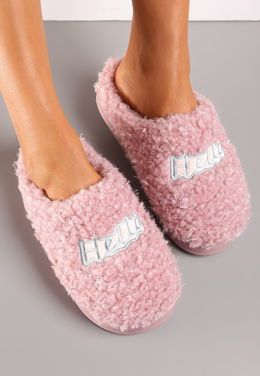 Różowe Futrzane Kapcie z Ozdobną Naszywką z Napisem Neussam