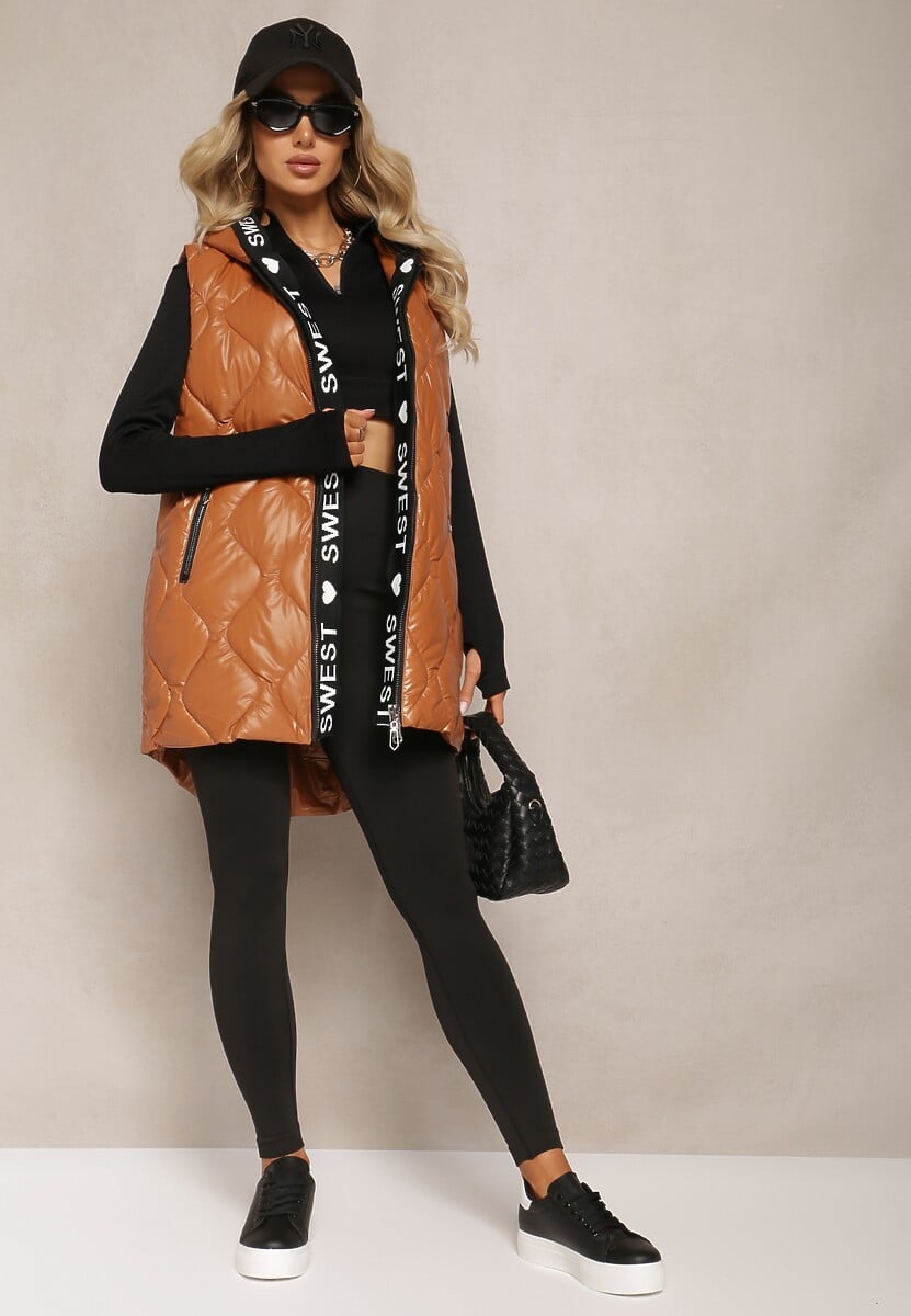 Brązowa Długa Kamizelka z Ozdobnym Pikowaniem i Kapturem Taneli