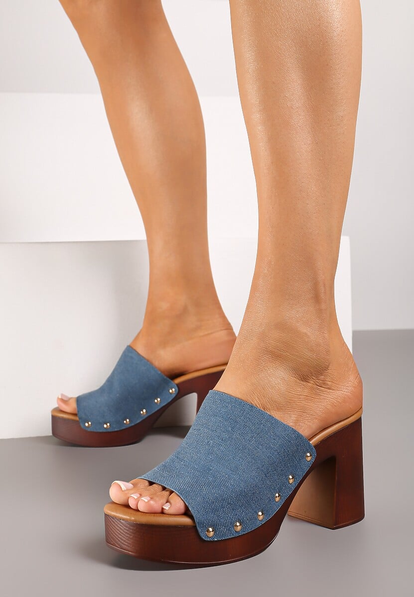 Niebieskie Chodaki Klapki na Słupku Ozdobione Nitami Juldia