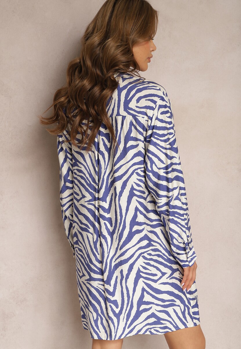 Biało-Niebieska Sukienka o Koszulowym Kroju z Dekoltem w Serek i Zapięciem na Guziki Laveira