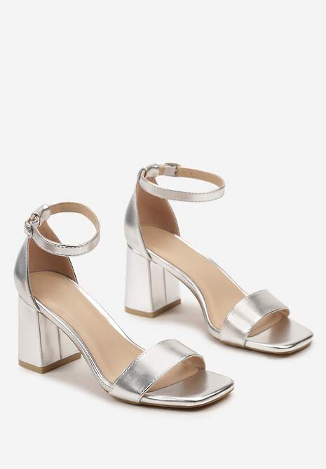 Srebrne Sandały Zapinane na Sprzączkę przy Kostce na Kwadratowym Słupku Herfiana