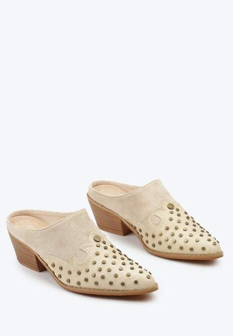 Beżowe Klapki Mule w Stylu Kowbojek na Niskim Stożku Ozdobione Nitami Nalkeda