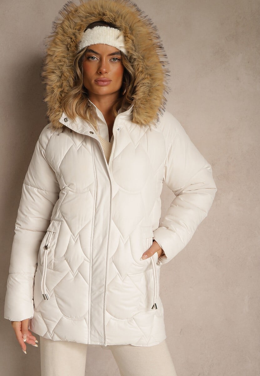 Biała Kurtka z Pikowanymi Przeszyciami i Kapturem z Futerkiem Olarissa