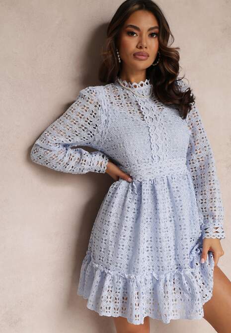 Jasnoniebieska Taliowana Sukienka z Koronką i Falbaną na Dole Kamora