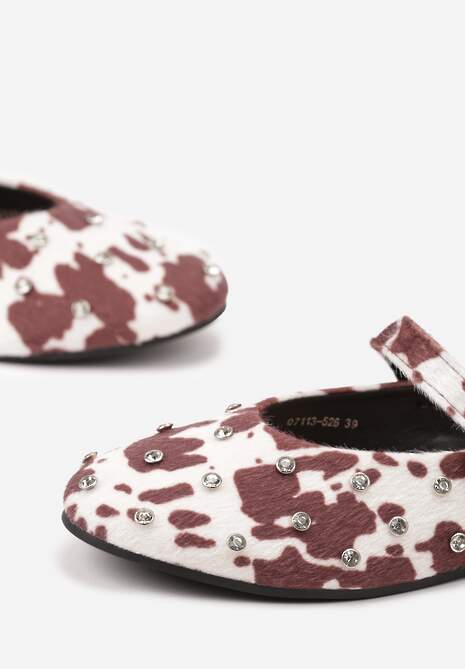 Brązowo-Białe Balerinki Vices w Krowie Łaty w Stylu Mary Jane z Ćwiekami i Skórzaną Wkładką Riladora