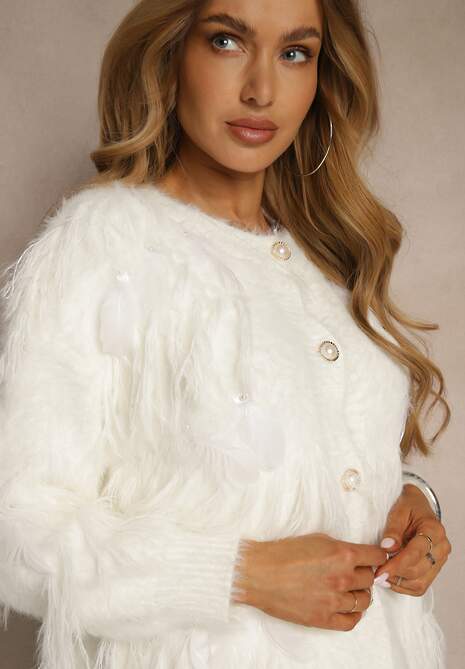 Jasnobeżowy Kardigan w Eleganckim Stylu z Imitacją Piór i Perłowymi Guzikami Nessea