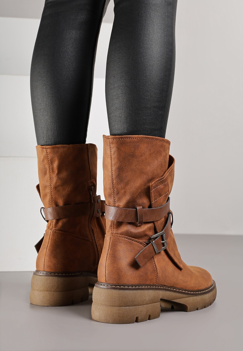 Brązowe Botki z Nieregularną Cholewką Zdobioną Paskami i Sprzączkami Zinbelle