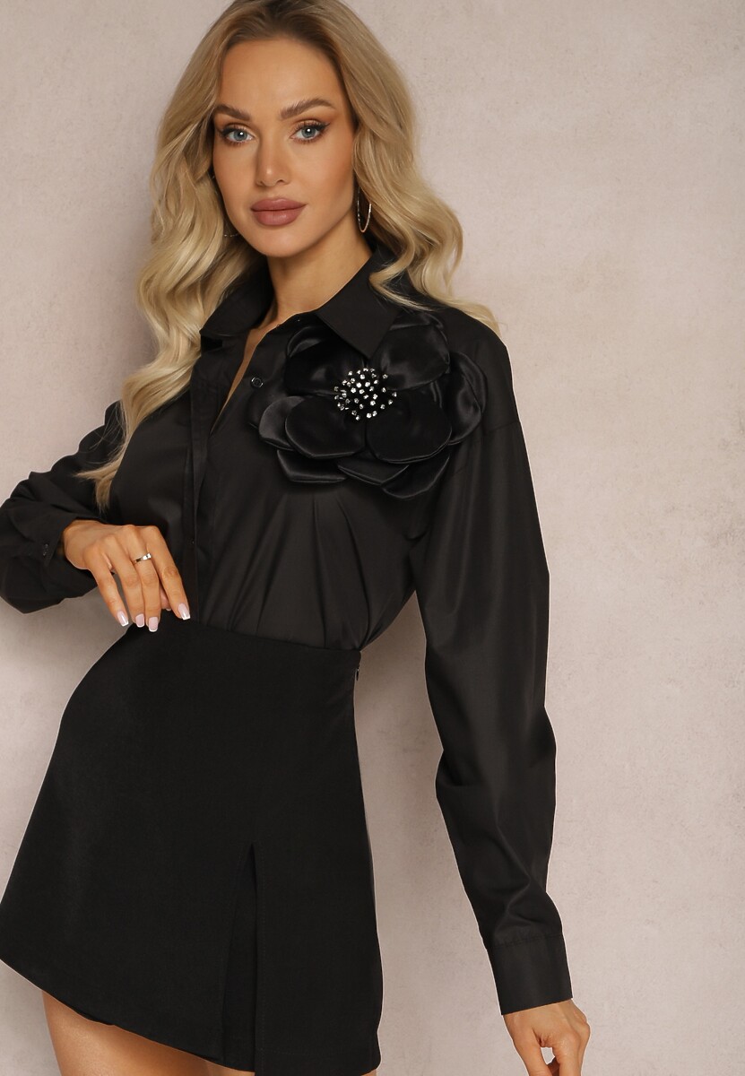 Biała Klasyczna Koszula z Aplikacją 3D z Kwiatowym Motywem Xirena