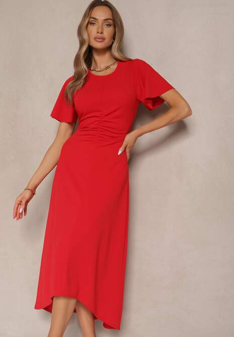 Czerwona Sukienka o Rozkloszowanym Kroju z Marszczeniem Odarene