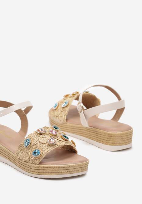 Beżowe Sandały na Płaskiej Plecionej Podeszwie z Rafii Zapinane na Sprzączkę z Cyrkoniami Vesima