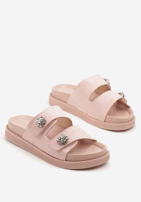 Różowe Klapki na Niskiej Platformie Ozdobione Aplikacjami z Cyrkonii Mevea