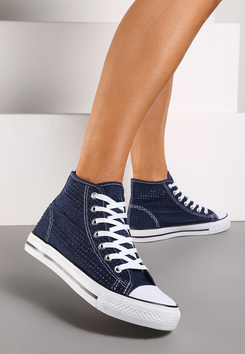 Czarne Płaskie Trampki z Perforacją Yelagia