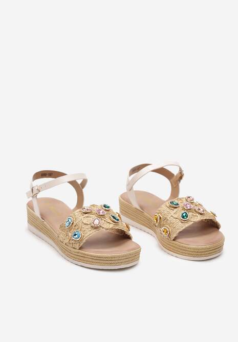 Beżowe Sandały na Płaskiej Plecionej Podeszwie z Rafii Zapinane na Sprzączkę z Cyrkoniami Vesima