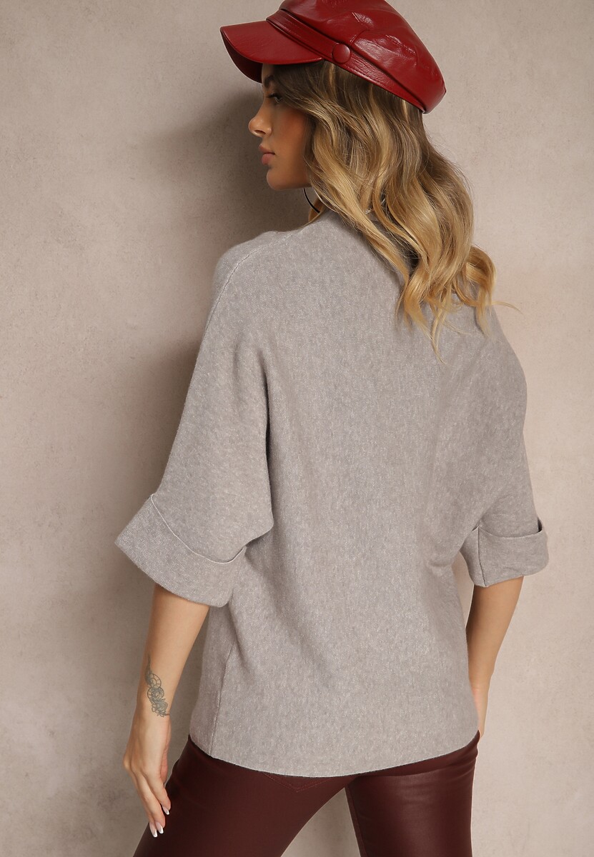 Szary Nietoperzowy Golf z Wiskozą Zdobiony Futrzaną Broszką Jackisha