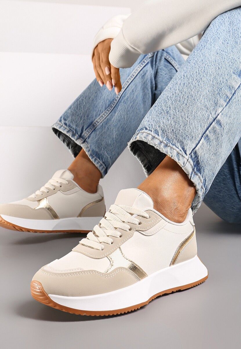 Beżowe Sneakersy na Płaskiej Podeszwie Ozdobione Metalicznymi Elementami Nevlis