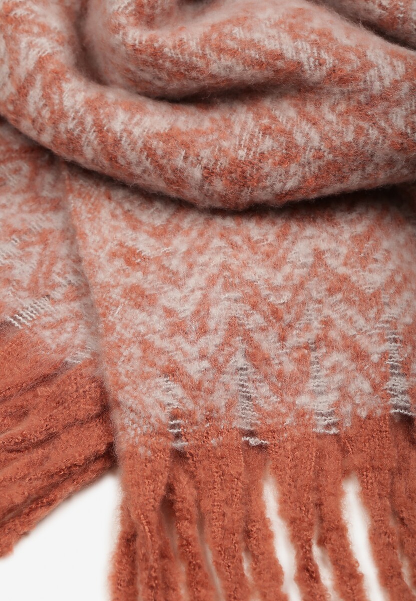 Ciemnoróżowy Szalik z Ozdobnym Splotem i Frędzlami Carllame