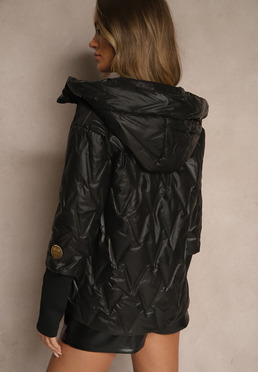 Czarna Pikowana Kurtka o Pudełkowym Fasonie z Warstwowymi Rękawami Liotire