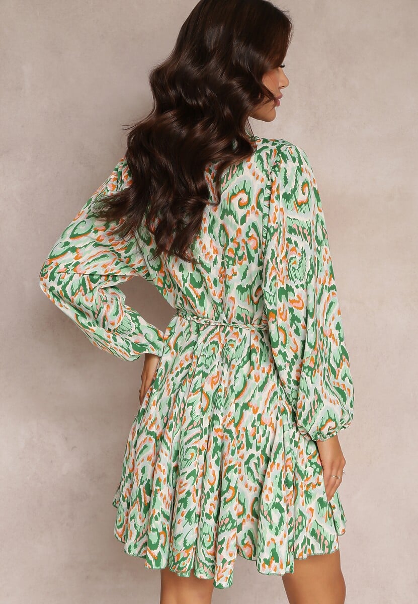 Zielona Koszulowa Sukienka Mini z Materiałowym Paskiem i Wzorzystym Wzorem Odina