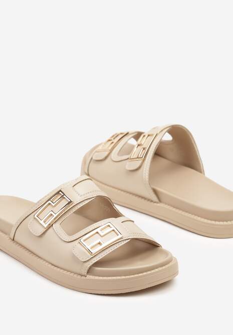 Beżowe Klapki Ozdobione Metaliczną Aplikacją Liavianne