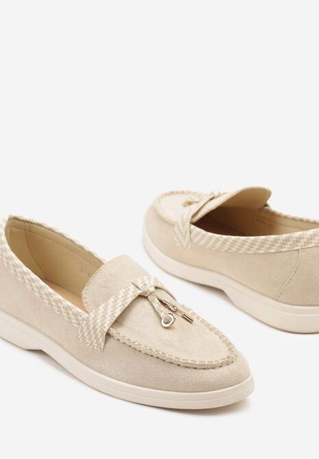 Beżowe Mokasyny Ozdobione Metalicznymi Aplikacjami i  Geometrycznym Wzorem Raviloria
