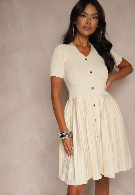 Jasnobeżowa Wiskozowa Sukienka Rozkloszowana Zdobiona Guzikami i Plisami Alulassa