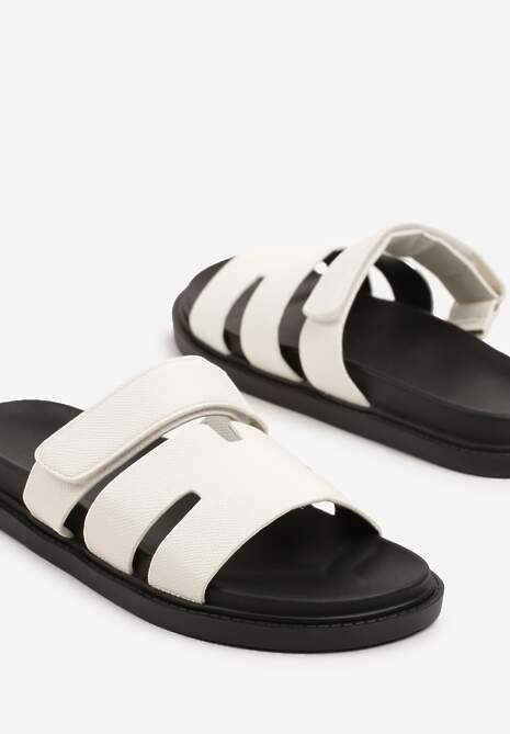 Białe Piankowe Klapki z Ozdobnymi Wycięciami Arrisae