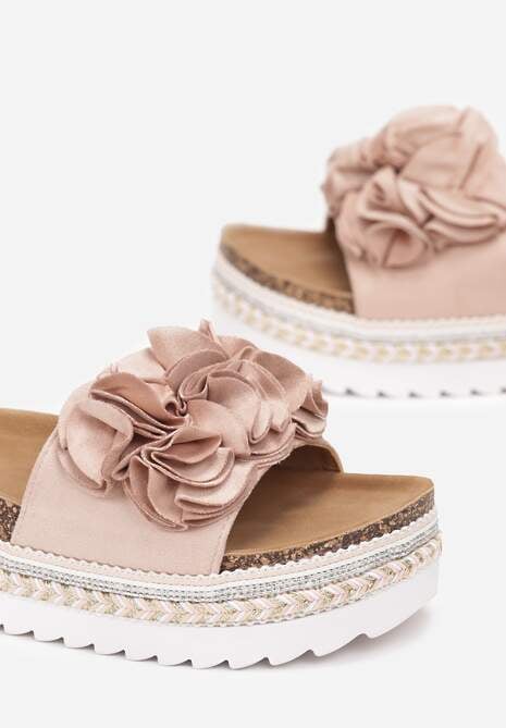 Różowe Klapki na Dekoracyjnej Platformie z Szerokim Paskiem Manilin