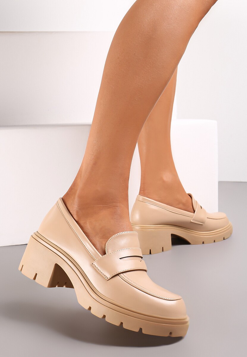 Beżowe Mokasyny na Niewysokim Słupku i Podeszwie z Protektorem Cemia