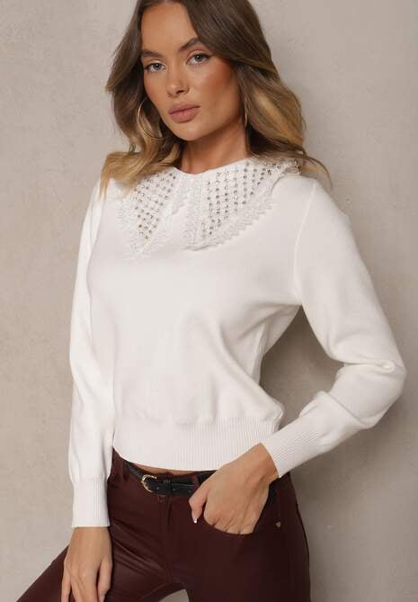 Biały Sweter z Wiskozą Ozdobiony Cyrkoniami i Kołnierzykiem Iliyana