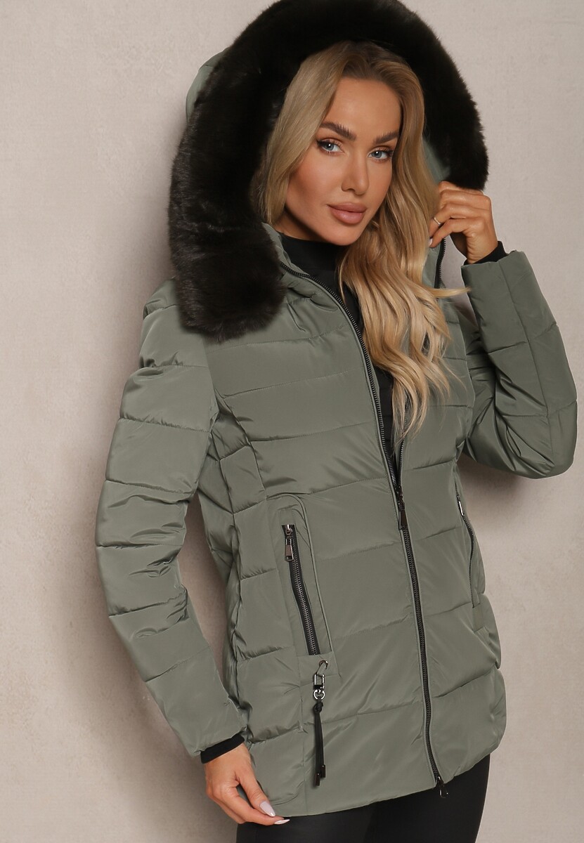 Ciemnozielona Kurtka z Pikowanymi Przeszyciami i Futrzanym Kapturem z Możliwością Odpięcia Zinriya