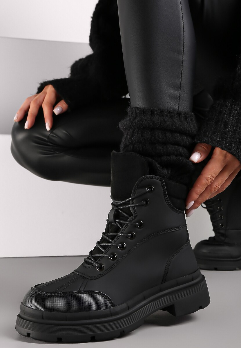 Czarne Traperki Desa