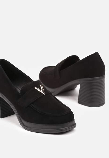 Czarne Półbuty Mokasyny na Słupku Ozdobione Metaliczną Aplikacją Arstora